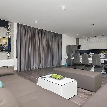 Nera-selina Μακάρσκα