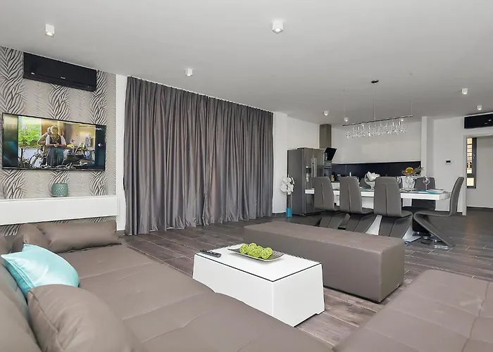 Nera-selina Makarska